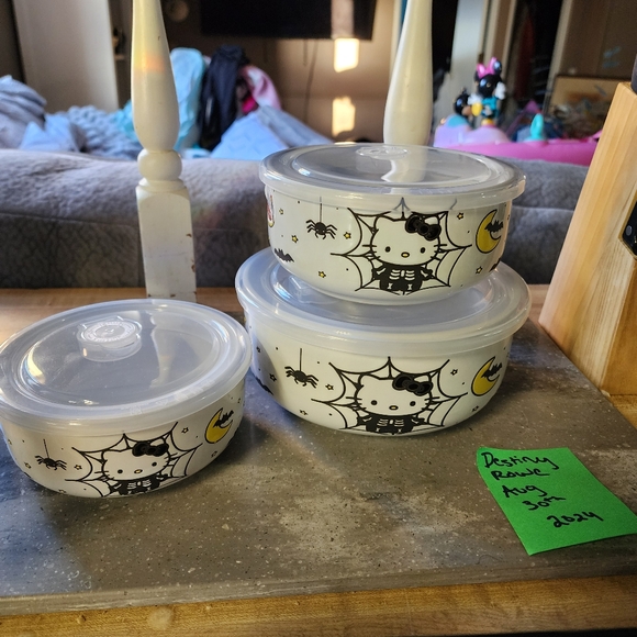 Hello kitty skeleton tupperware containers - Picture 2 of 2